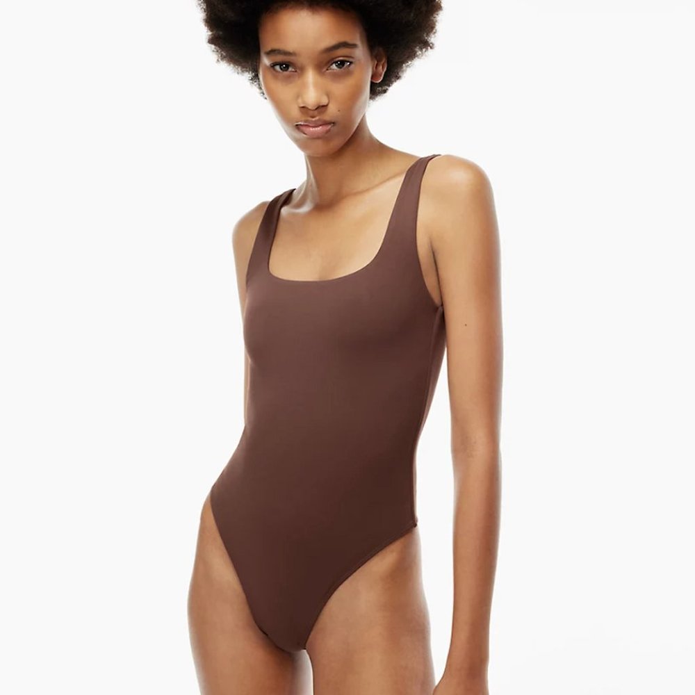Aritzia Babaton CONTOUR SCOOPNECK - Rich Mocha - Size L